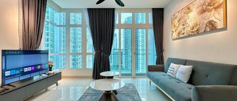 Comfort Apartment, 2 Bedrooms, Balcony, Pool View | Living area