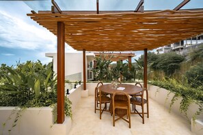 Outdoor dining - Villa Juno Uluwatu (Pecatu)