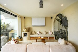 Villa de lujo, 2 habitaciones, vista a la alberca | Sala de estar