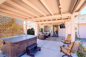 Terrace/patio - Sonoran Sanctuary in  Sahuarita - 3 Bedroom Home - Back Yard Oasis with Hot Tub (Sahuarita)