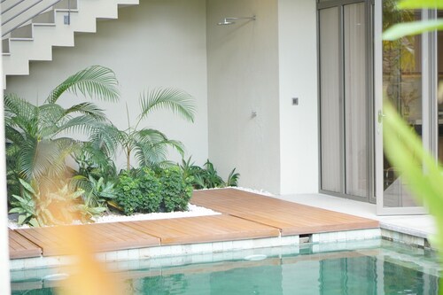 Residence on Opus Bay - Cluny Resorts Villas