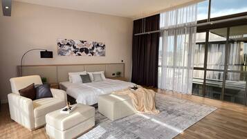 Pengeskab på værelset, skrivebord, strygejern/strygebræt, gratis Wi-Fi