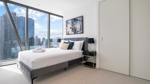 1 bedroom, iron/ironing board, WiFi (free) - Designer City Retreat Heated Pool, Sauna, Steam, Gym (Melbourne)
