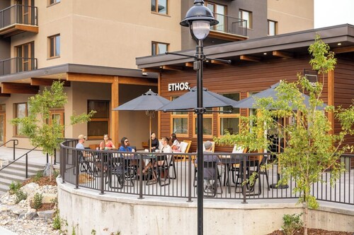 Casa del Oso - DT Condo, River & Mountain Views