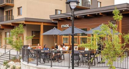 Casa del Oso - DT Condo, River & Mountain Views