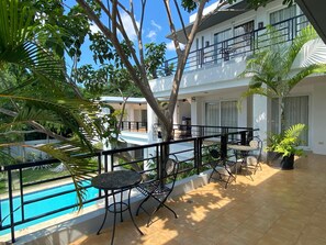 Outdoor dining - Be-ing Suites Davao (Davao)