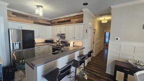 Mikroaaltouuni, uuni, liesi, astianpesukone