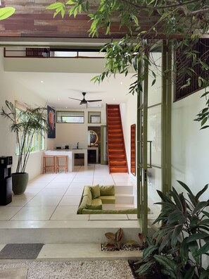 Deluxe villa, 1 hálószobával, sarok | Nappalirész | LCD-tévé