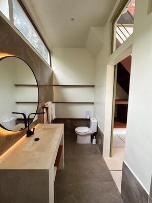 Chuveiro, chuveiro com efeito de chuva, secador de cabelo 