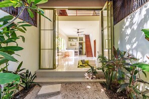 Vila luxo, 1 quarto, no canto | Vista para o pátio