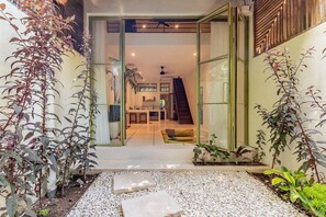 Vila superior, 1 quarto, no jardim | Vista para o pátio