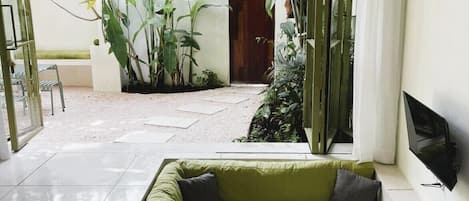 Family Villa, 2 Bedrooms, Courtyard View | Living area