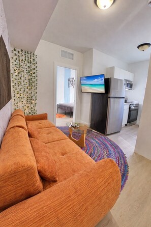 Smart TV, fireplace - Modern New 2BR • Close to Brickell’s Best Spots (Miami)