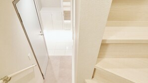 A staircase with wooden steps leading to an upper floor. - 2025/10Open! Lux Villa(132 m2) 6 min Shibuya/4m Ebisu (Ebisu, Shibuya-ku,)