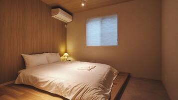 5 bedrooms, desk, iron/ironing board, free WiFi