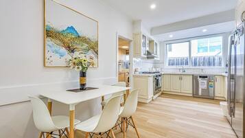 Comfort House, Garden View | Private kitchen