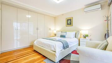 Deluxe Townhome, Garden View | Seterika/papan seterika, Wi-fi percuma