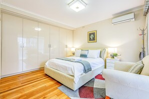 Iron/ironing board, free WiFi - StayAU Pet-Friendly Prestigious House (Balwyn North)