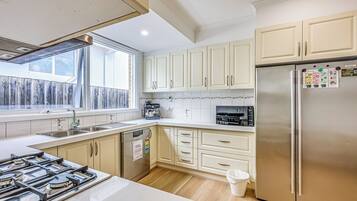 Comfort House, Garden View | Private kitchen