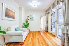 Interior - StayAU Pet-Friendly Prestigious House (Balwyn North)