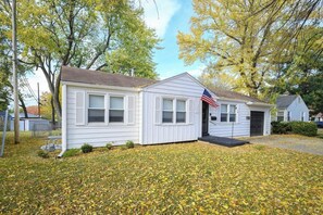 Exterior - Foosball Fun! Private House Close to Kansas City (Overland Park)