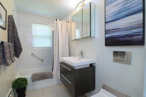Hair dryer, towels - Foosball Fun! Private House Close to Kansas City (Overland Park)