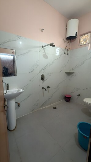 Triple Room | Bathroom | Shower, towels, soap - Amrit Guest House (Vrindavan)