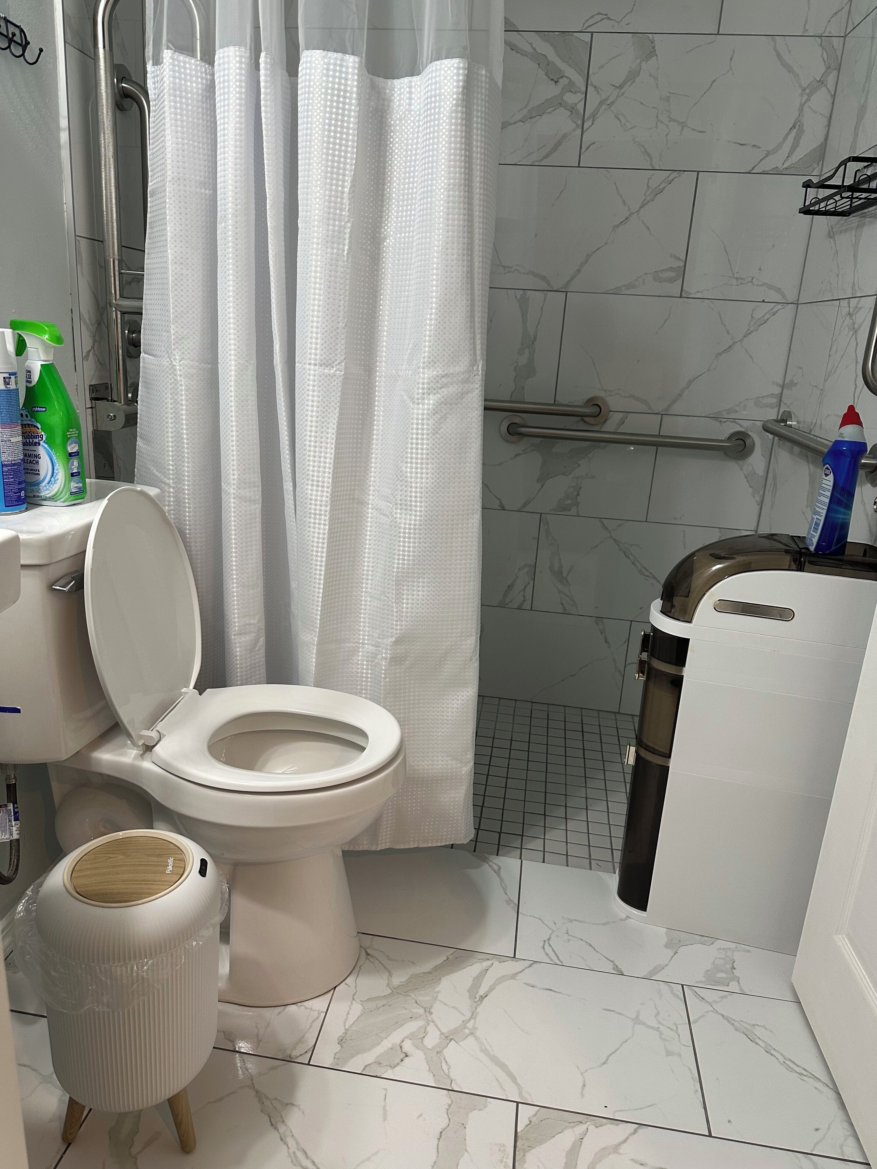 シャワー、ヘアドライヤー、タオル、石鹸