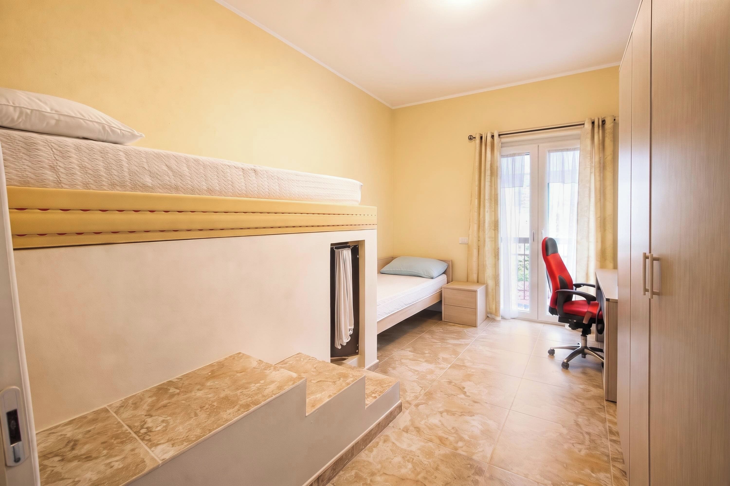 Family Apartment, 2 Bedrooms, 2 Bathrooms, Sea Facing (Duplex Le Onde - Center & Parking)