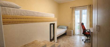 Departamento familiar, varias habitaciones, 2 baños, frente al mar (Duplex Le Onde - Town Center &) | Vista desde la habitación