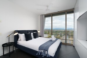 1 bedroom, iron/ironing board, free WiFi, bed sheets - Stylish Top-Floor Apt with Lake and Mountain Views (Canberra)