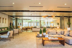 Interior - Near Art District with Gym, Pool and Free Parking (Phoenix)