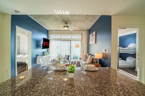 Iron/ironing board, WiFi, bed sheets - Modern Downtown Phoenix Apt w/ Balcony View (Phoenix)