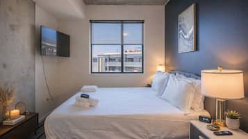 Desk, iron/ironing board, WiFi, bed sheets