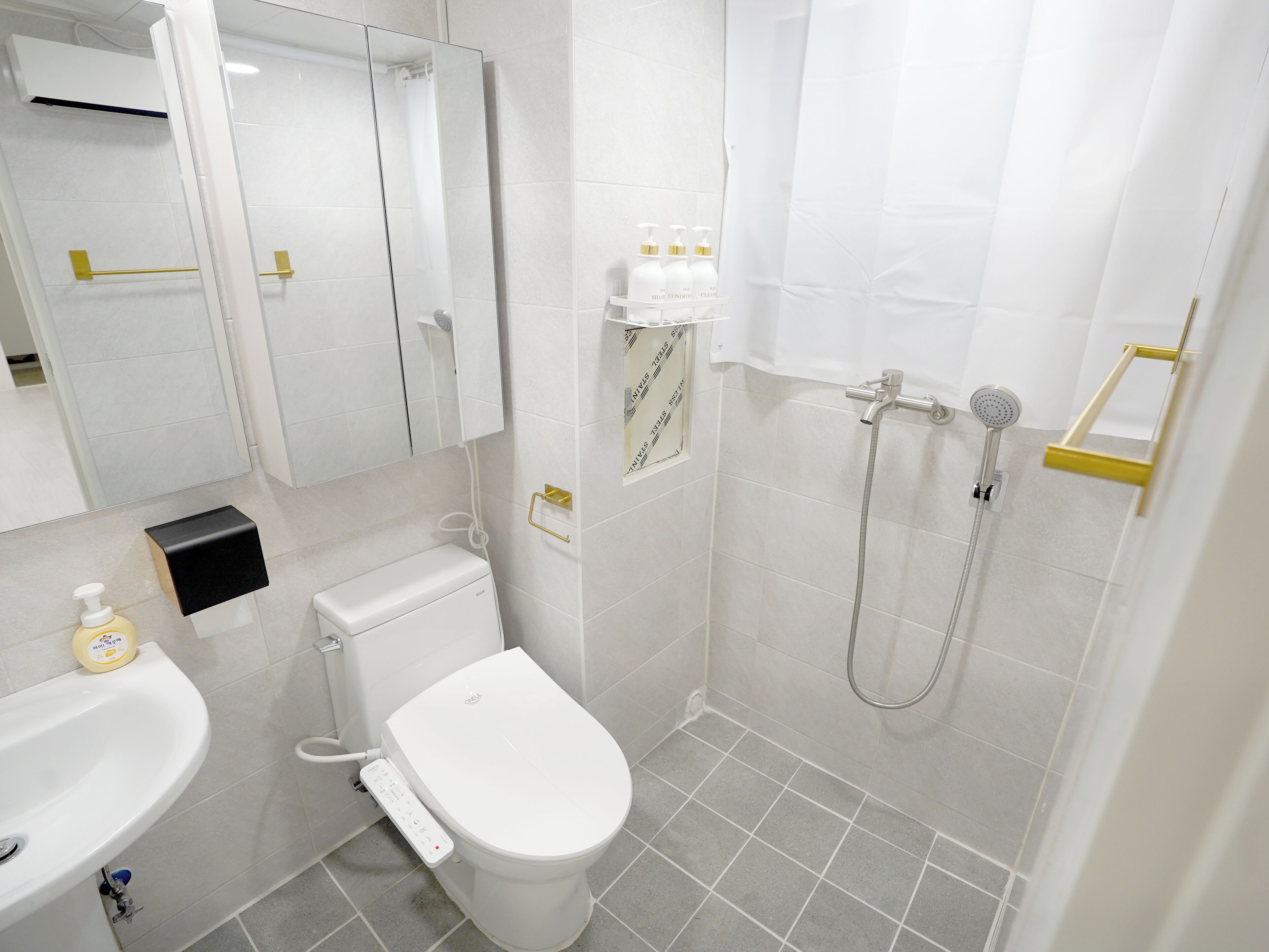 Villa familiar, 2 camas de matrimonio, Aire acondicionado | Baño | Zapatillas