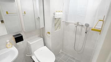 Family Villa, 2 Queen Beds, Air conditioning | Bathroom | Slippers