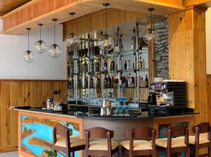 Bar (on property) - Tenzinling Resort (Paro)