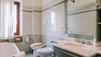Doccia, asciugacapelli, bidet