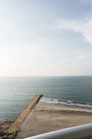 Deluxe-Apartment, Strandblick | Strand | Am Strand, weißer Sandstrand, 19 Strandbars