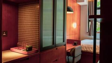 Single Executive 05 | In-room safe, desk, laptop workspace, WiFi (free)