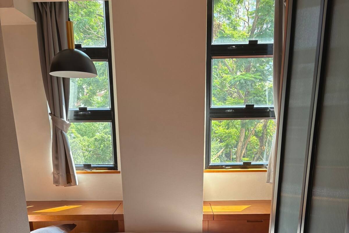 Caja de seguridad en la habitación y escritorio 