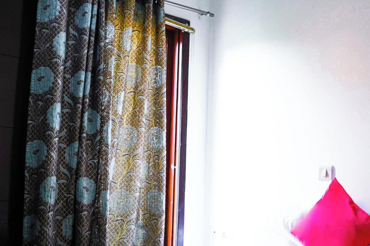 Deluxe Double Room, Balcony | Desk, WiFi (free), bed sheets