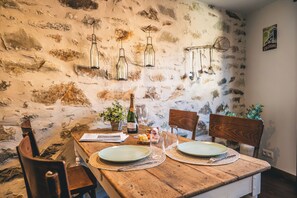 Dining - L'Atelier - Warm and relaxing B&B (Saint-Hubert)