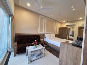 Superior Room, City View - The Manthan Hotel - City View (Faizabad)