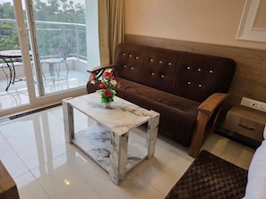 Living area - The Manthan Hotel - City View (Faizabad)