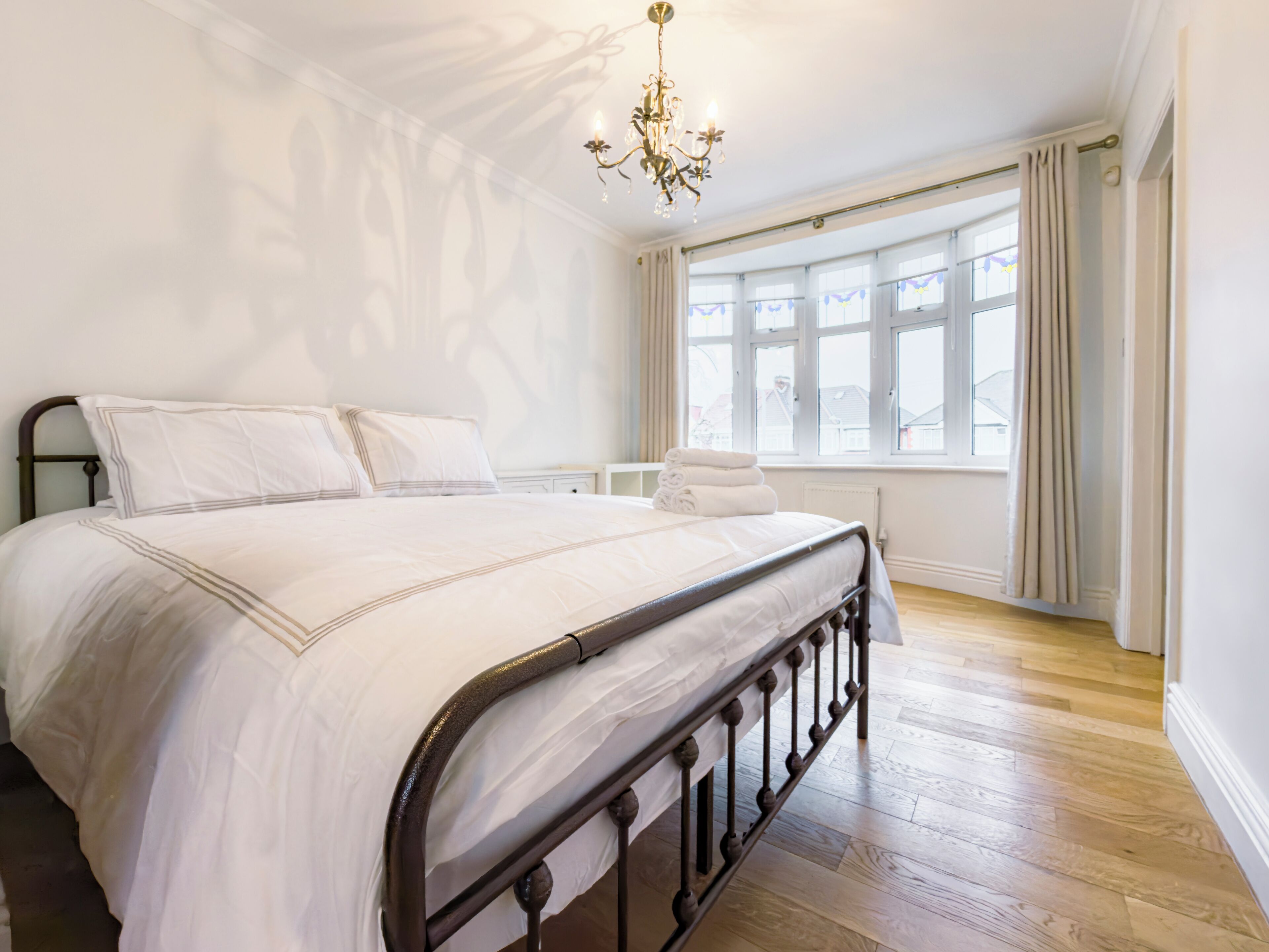 Iron/ironing board, WiFi, bed sheets