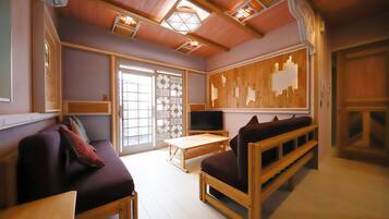 Quadruple Room with Terrace | Free WiFi