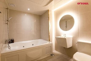 Double Room | Bathroom | Free toiletries, towels - SHOTEL (Bucheon)