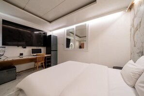 مكتب ومساحة عمل للكمبيوتر المحمول وواي فاي مجانًا