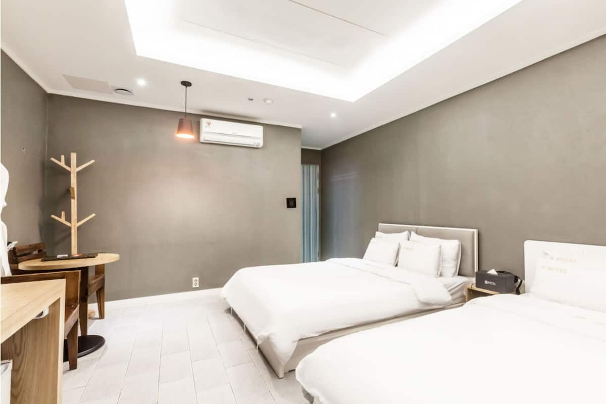 Double or Twin Room, 2 Double Beds | Desk, laptop workspace, free WiFi